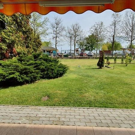 チョパクIgenyes 4 Fos Apartman Koezvetlen A Strandnalアパートメント エクステリア 写真