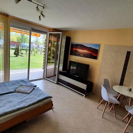 チョパクIgenyes 4 Fos Apartman Koezvetlen A Strandnalアパートメント エクステリア 写真