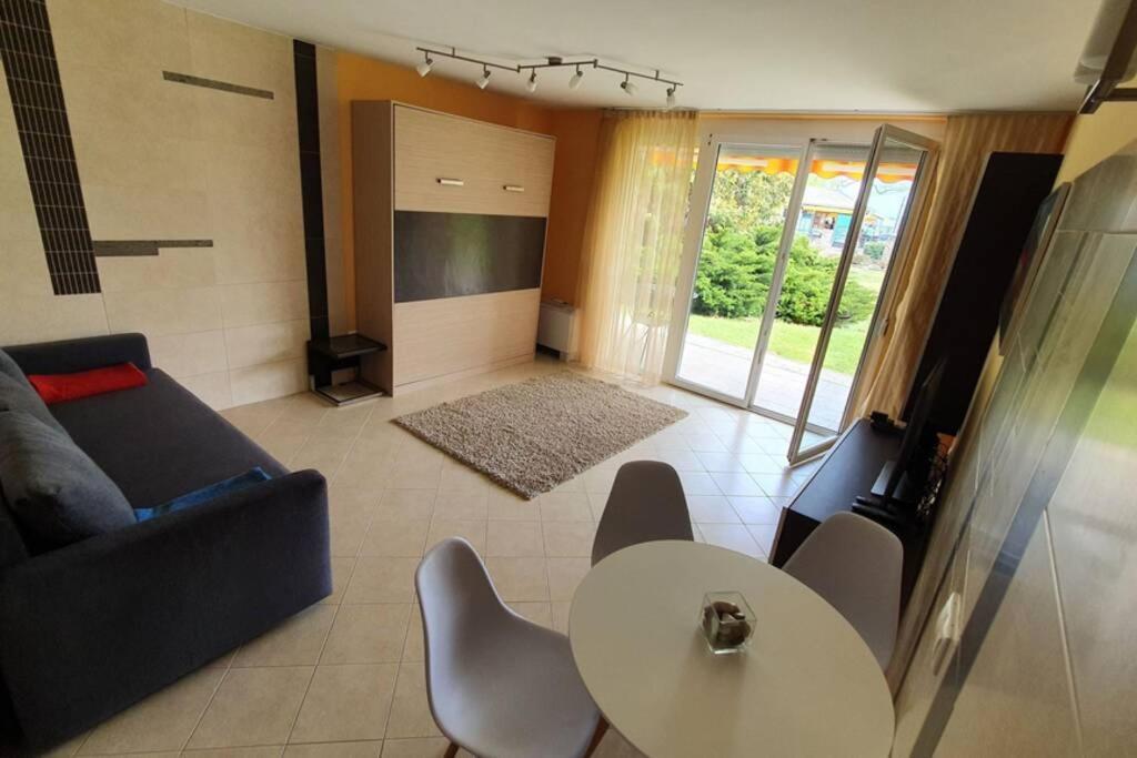 チョパクIgenyes 4 Fos Apartman Koezvetlen A Strandnalアパートメント エクステリア 写真