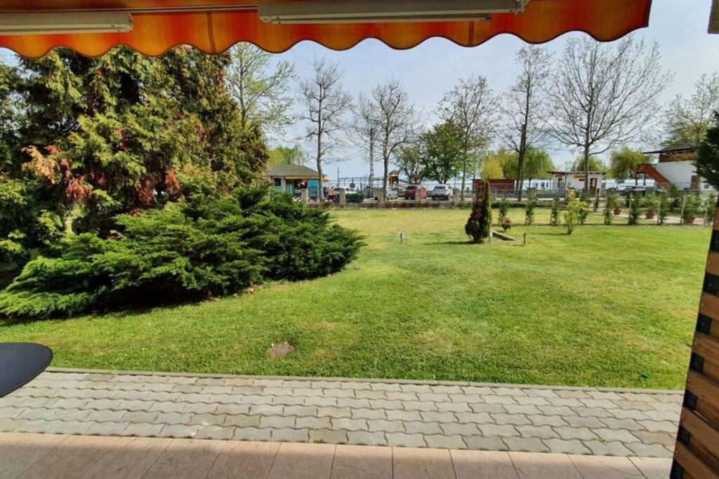 チョパクIgenyes 4 Fos Apartman Koezvetlen A Strandnalアパートメント エクステリア 写真