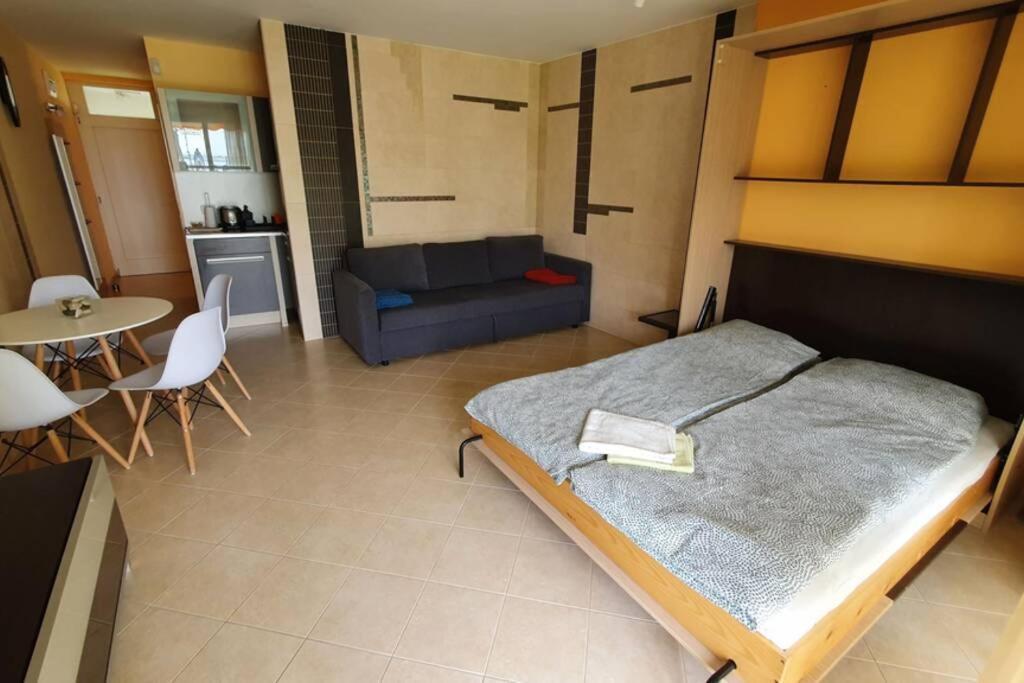 チョパクIgenyes 4 Fos Apartman Koezvetlen A Strandnalアパートメント エクステリア 写真