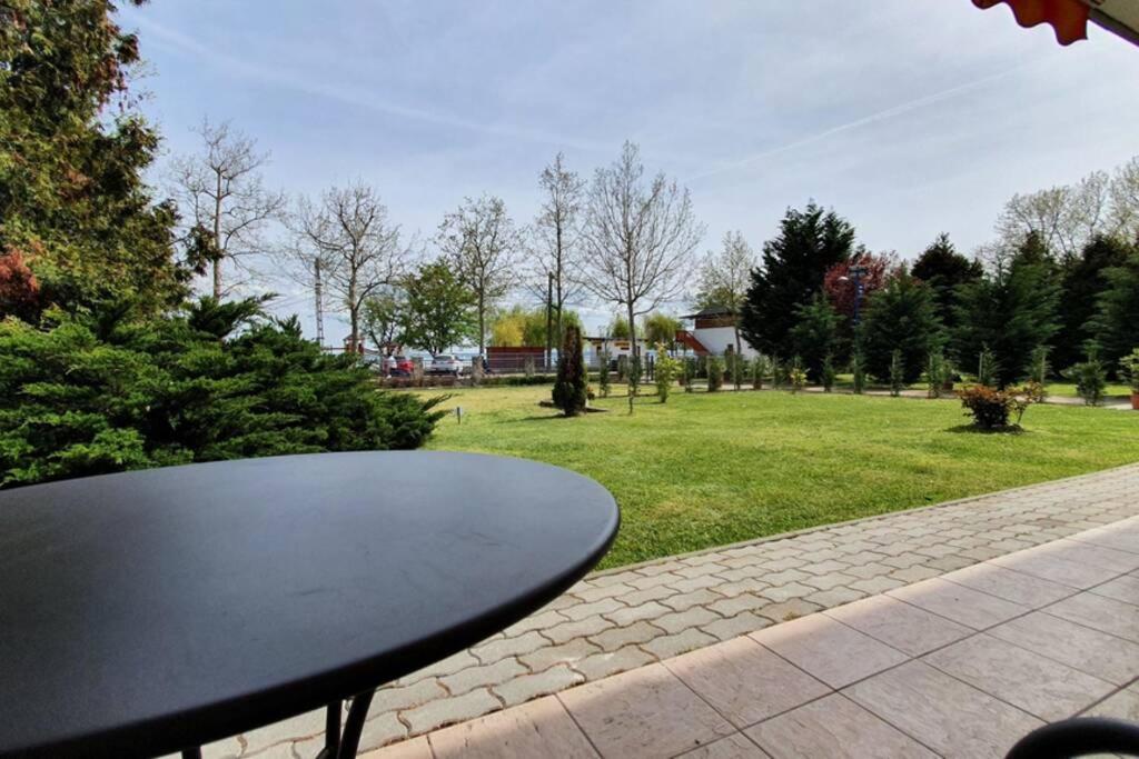 チョパクIgenyes 4 Fos Apartman Koezvetlen A Strandnalアパートメント エクステリア 写真