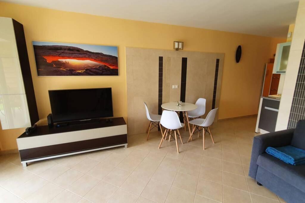 チョパクIgenyes 4 Fos Apartman Koezvetlen A Strandnalアパートメント エクステリア 写真